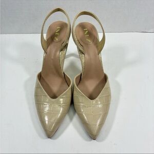 Inez Women's Beige Croc-Embossed Pointed-Toe Pumps Sz 8.5M made in Spain